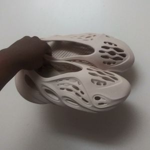 harga yeezy foam runner